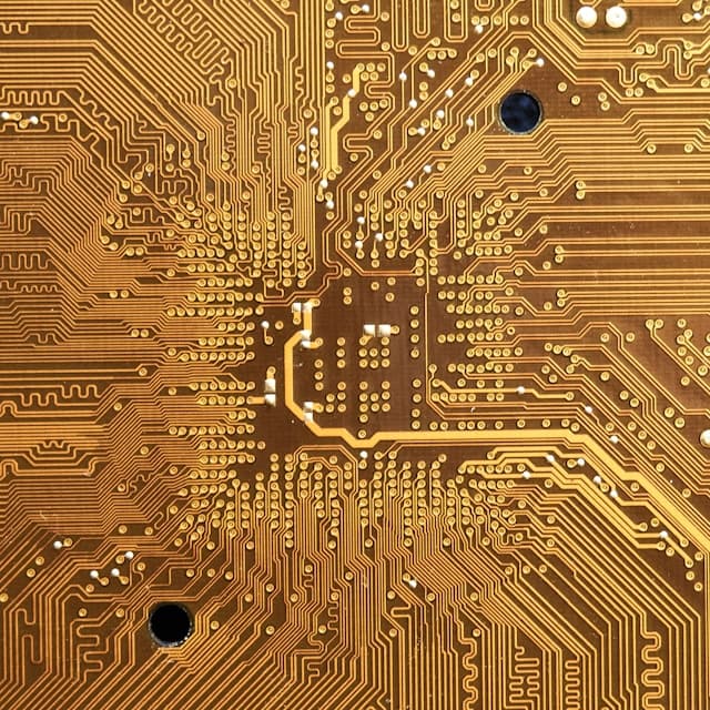 Single isolated quantum processor in a cryostat